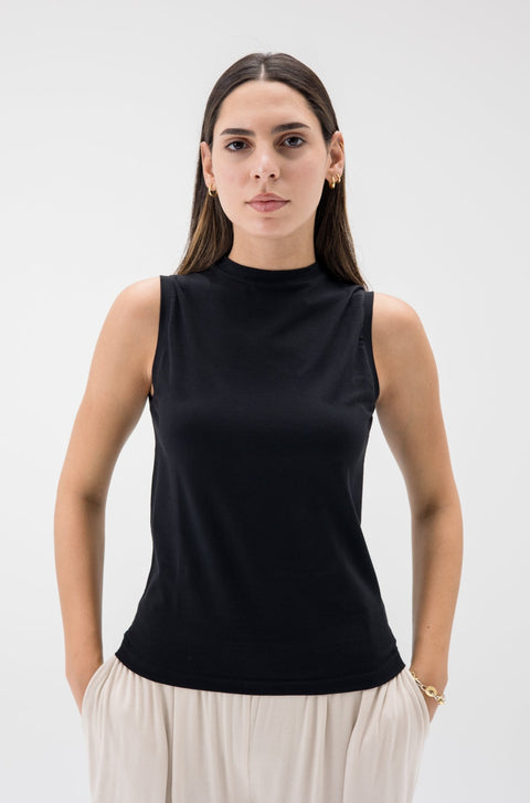 Basic Sleeveless Undershirt