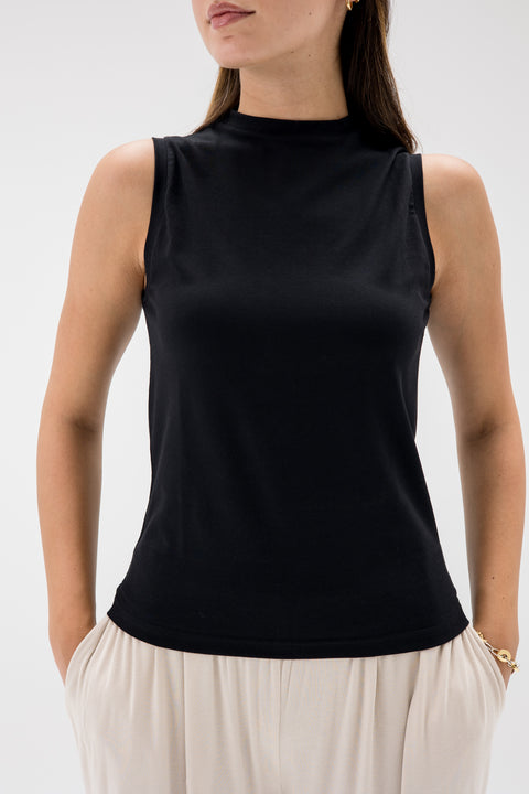 Basic Sleeveless Undershirt