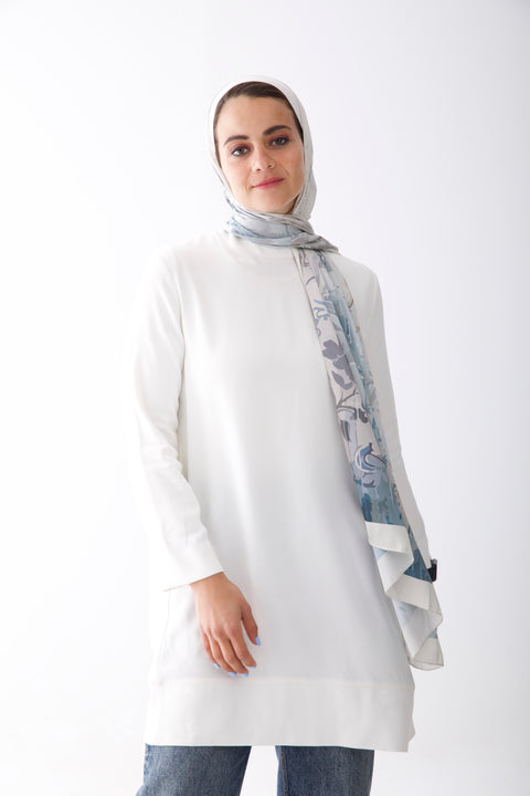 بلوزة طويلة ذات رقبة عالية