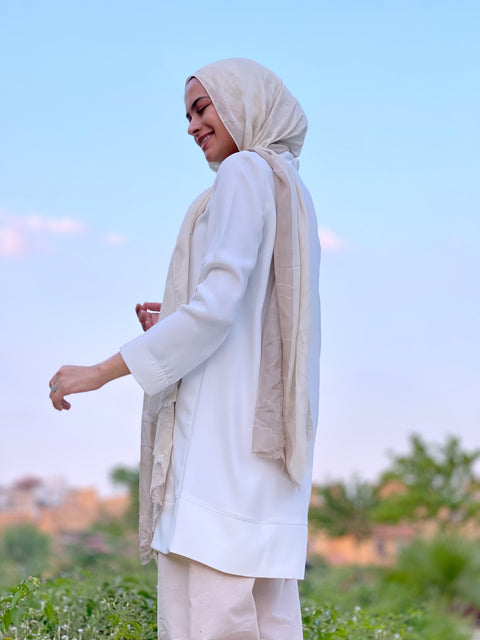 بلوزة طويلة ذات رقبة عالية